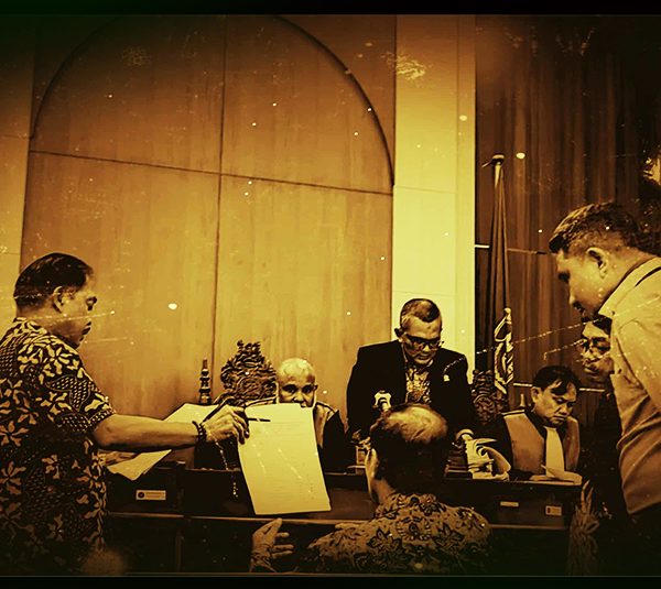 Saksi Tertular Bandwagon Effect